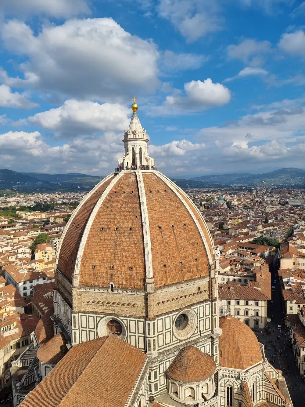 Brunelleschi's Dome: The Engineering Puzzle Over Florence